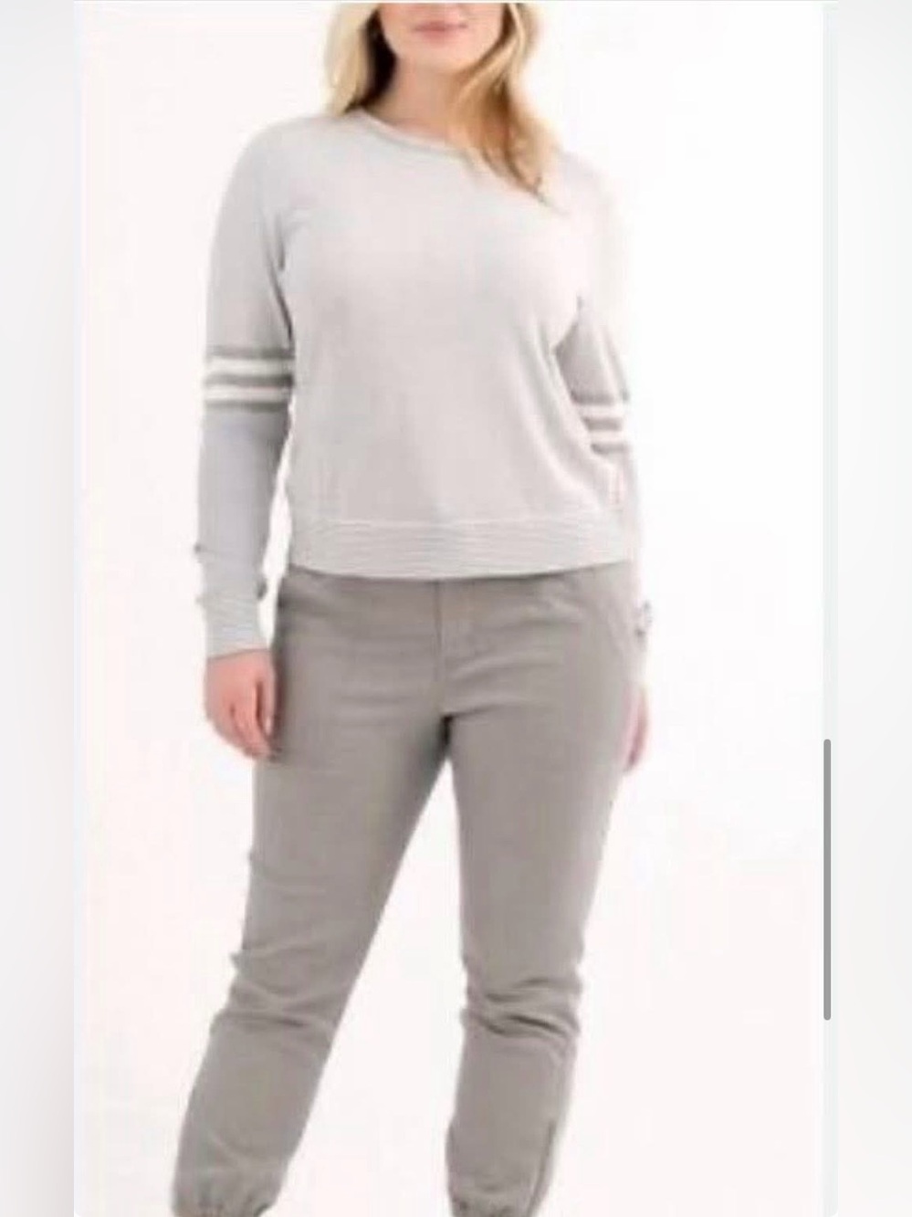 #4663 cabi Charlie Pullover. NWT. Size Medium. Retails $99 - Picture 2 of 5